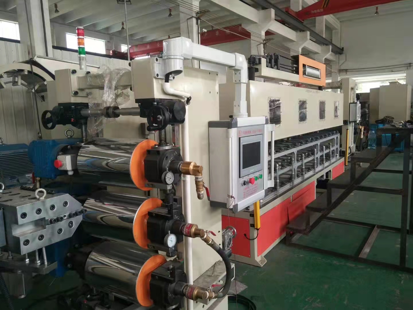 POe汽車內(nèi)飾片擠出機_POe汽車內(nèi)飾片擠出機