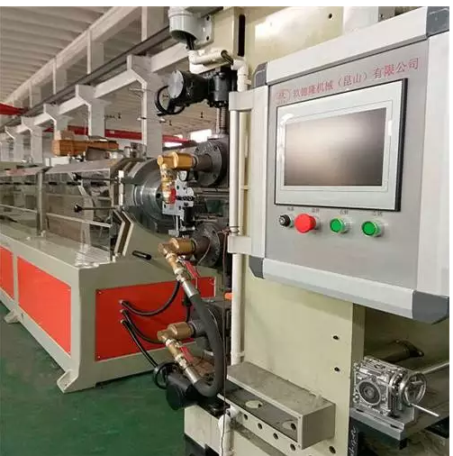 彈性體跑道卷材生產(chǎn)線_JDL_預(yù)制型塑膠跑道生產(chǎn)線