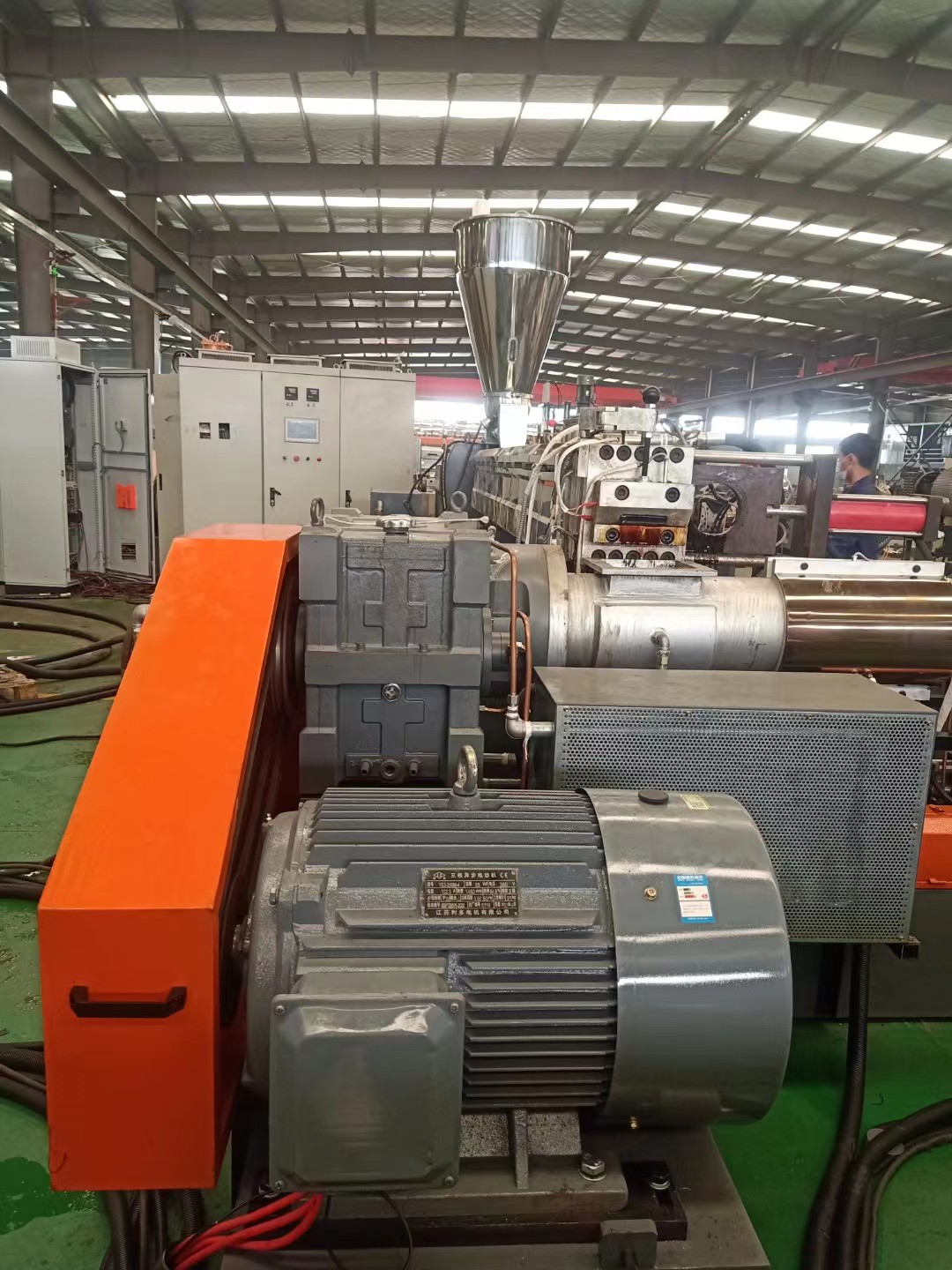 PVC電纜料造粒機設(shè)備_PVC電纜顆粒造粒機