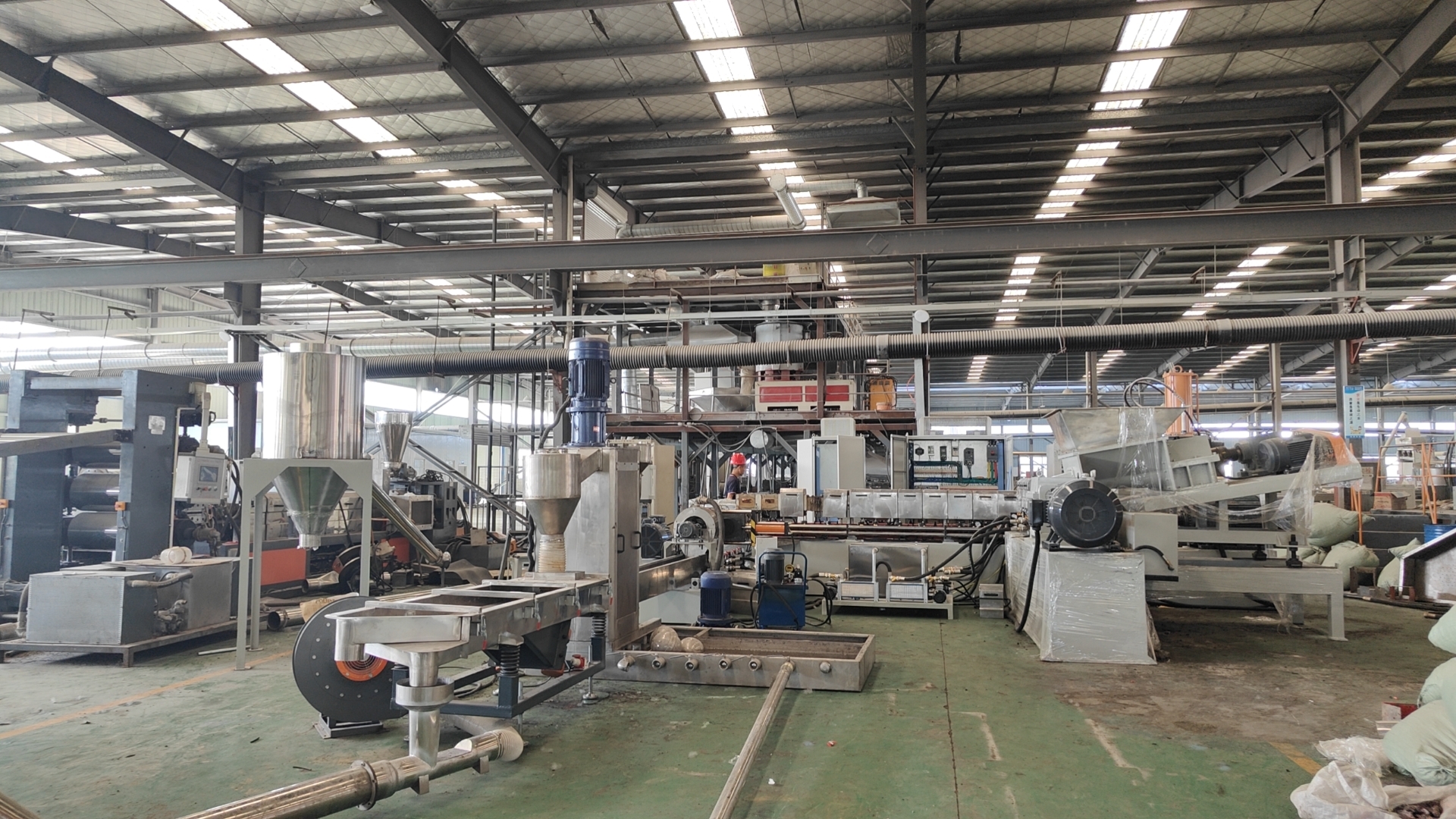 EVA交聯(lián)發(fā)泡回收料生產(chǎn)線_EVA交聯(lián)發(fā)泡回收料造粒機(jī)